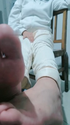 图片[6]_【可可黎黎子】素人学生主-白袜裸足踩脚垫_绳艺库视频下载