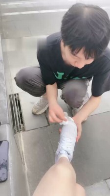 图片[4]_【樱桃大大】户外偶遇粉丝白鞋虐_绳艺库视频下载