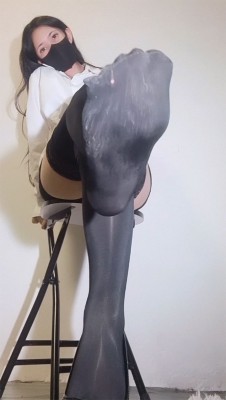 图片[3]_『红颜榜』小狐狸丝袜踩脸pov语言羞辱_绳艺库视频下载