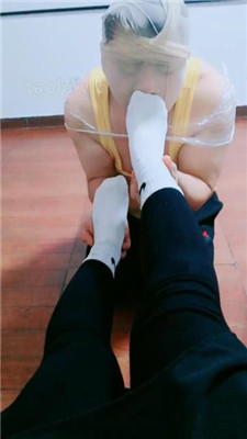 图片[5]_【甜音】长靴踩踏/闻舔白袜/骑脖_绳艺库视频下载