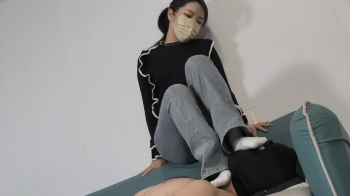 图片[9]_【女神学院·稚主KK】棉袜踩踏踢裆_绳艺库视频下载