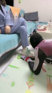 【蜜糖情侣】绿帽家奴圈养犬化_绳艺库视频下载