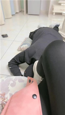 【萱萱子】舔脏鞋/闻白袜肉丝脚_绳艺库视频下载