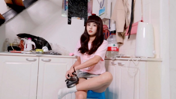 【芊芊】三双鞋踩馒头做狗脸 动态视角_绳艺库视频下载