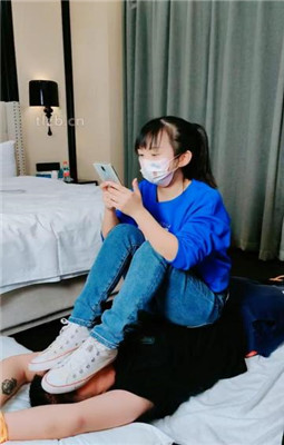 图片[9]_【萌宝儿】掐乳/帆布鞋白棉袜踩踏/深喉_绳艺库视频下载