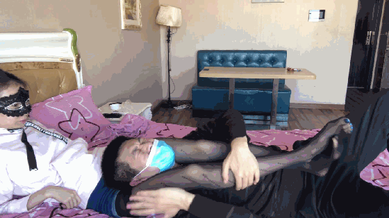 图片[3]_诗曼 野蛮姐姐残酷腿绞欺负弟弟_绳艺库视频下载