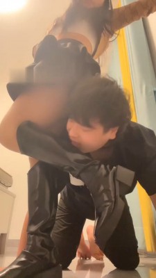 图片[2]_【伊诺】巨人视角-长靴踩踏/近距离恋足舔/竖中指鄙视_绳艺库视频下载