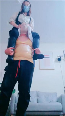 图片[8]_【甜音】长靴踩踏/闻舔白袜/骑脖_绳艺库视频下载