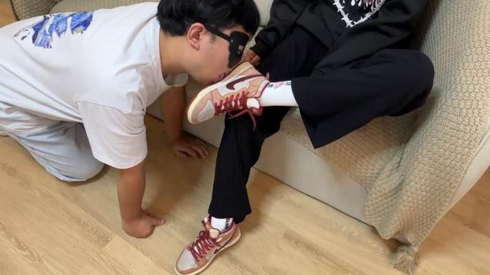 图片[2]_【无双工作室】素人系列二：给素人舔鞋底，鞋底喂食_绳艺库视频下载