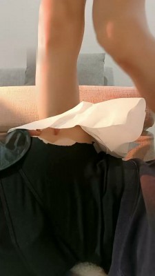 图片[4]_【米小唐】帆布鞋白袜踩狗_绳艺库视频下载