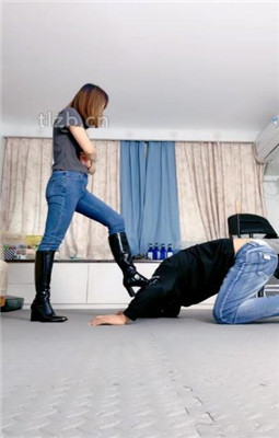 【果儿】长靴S-骑马转胯舔脏鞋_绳艺库视频下载