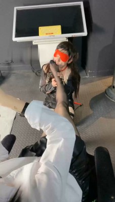 图片[8]_【冰诺】吊绑重度鞭打/长靴踩踏脚垫_绳艺库视频下载