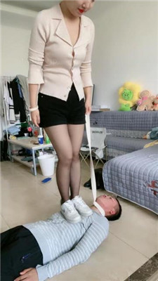 图片[18]_【嘉文】长靴重度踢踹/人体烟灰缸/耳光_绳艺库视频下载