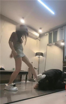图片[2]_【伊楠】艺术调-惩戒打手心/高跟踩踏/裸足插嘴踩脸_绳艺库视频下载