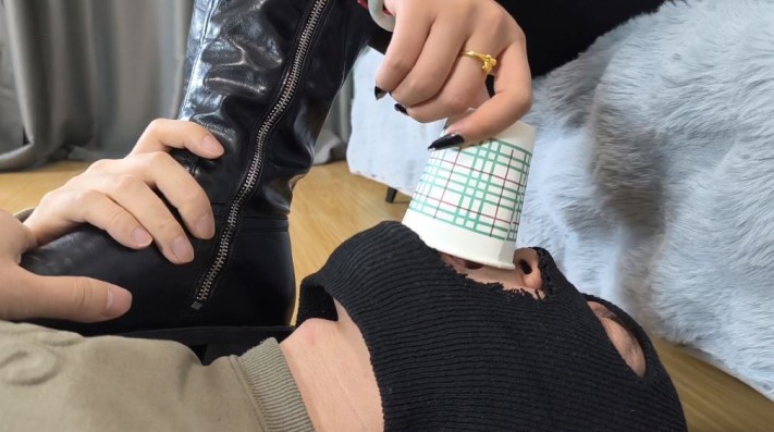 图片[9]_【女神学院·肉肉Rose】威逼利诱喝圣水_绳艺库视频下载