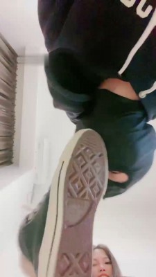 图片[14]_【甜一】高帮帆布鞋踩踏/吃口水/舔脏鞋/裸足插嘴_绳艺库视频下载