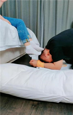 图片[15]_【萌宝儿】掐乳/帆布鞋白棉袜踩踏/深喉_绳艺库视频下载