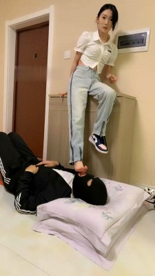 图片[10]_【精神小妹】6S学生主-重度全体重踩/踢踹_绳艺库视频下载