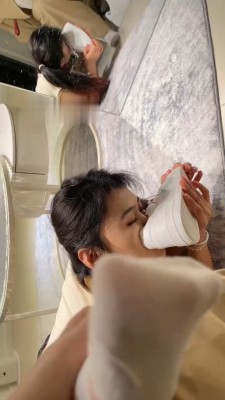 图片[4]_【橘子没熟】嘴洗白袜/闻鞋窝/舔小白鞋_绳艺库视频下载