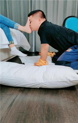 图片[19]_【萌宝儿】掐乳/帆布鞋白棉袜踩踏/深喉_绳艺库视频下载