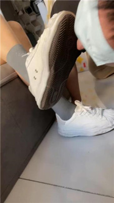 【玥野兔】舔脏小白鞋原味棉袜_绳艺库视频下载