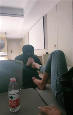 【绝美兔女王】跪舔裸足/转胯骑马/高跟踩踏_绳艺库视频下载