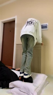 图片[4]_【精神小妹】6S学生主-重度全体重踩/踢踹_绳艺库视频下载