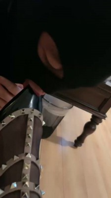 【毛绒月亮】舔铆钉高跟黑丝-呕吐物浓痰喂食_绳艺库视频下载