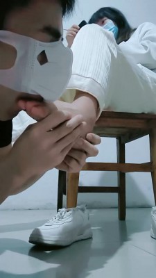 图片[4]_【可可黎黎子】素人学生主-白袜裸足踩脚垫_绳艺库视频下载