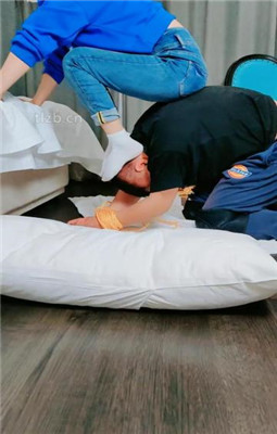 图片[17]_【萌宝儿】掐乳/帆布鞋白棉袜踩踏/深喉_绳艺库视频下载