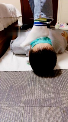 图片[2]_【子橘】皮带sp/下跪吃脚/全体重踩踏_绳艺库视频下载