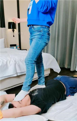 图片[14]_【萌宝儿】掐乳/帆布鞋白棉袜踩踏/深喉_绳艺库视频下载