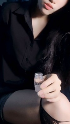 『红颜榜』小狐狸烟丝口水诱惑舔脚pov踩果冻_绳艺库视频下载