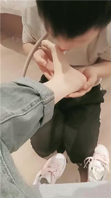 图片[6]_【陌初】狗链遛狗/运动鞋踩踏/白袜脚闻舔_绳艺库视频下载