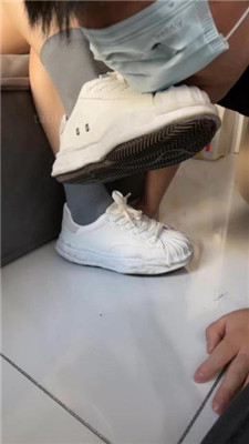 图片[2]_【玥野兔】舔脏小白鞋原味棉袜_绳艺库视频下载