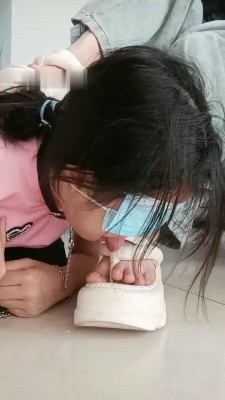 图片[8]_【爱可呀】开发学姐清理鞋子/奖励升水_绳艺库视频下载