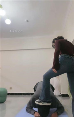 图片[18]_【不期而遇】舔脏鞋底闻白袜/重度踢踹_绳艺库视频下载