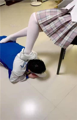 图片[5]_【雯雯】骚货同学闻同班女同学的臭袜子_绳艺库视频下载