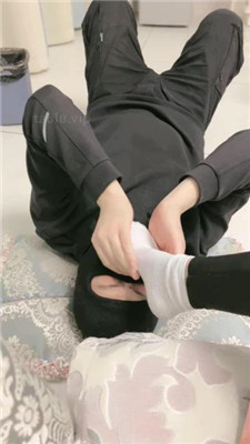 图片[2]_【萱萱子】舔脏鞋/闻白袜肉丝脚_绳艺库视频下载