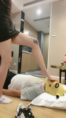 图片[13]_【陈甜女帝】重度连环提档/船袜脚踩踏_绳艺库视频下载