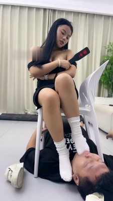 图片[9]_【伊诺】白鞋白袜气味羞辱/踩踏/臀部诱惑_绳艺库视频下载