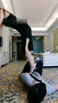 图片[7]_【多多】高跟踩狗爪/踩狗脸/鞭打_绳艺库视频下载