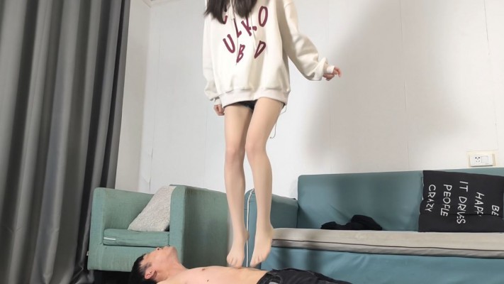 【女神学院·梓】长腿女神踩踏_绳艺库视频下载