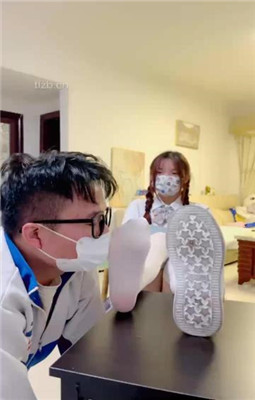 图片[7]_【雯雯】骚货同学闻同班女同学的臭袜子_绳艺库视频下载