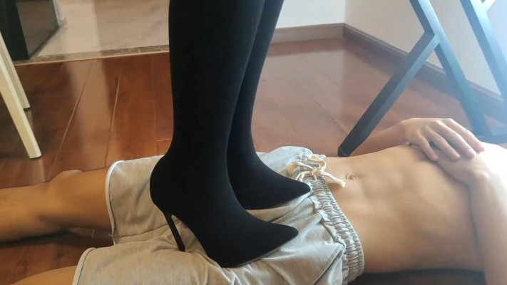 图片[12]_小鱼姐姐黑丝大长腿高跟靴子全体重踩脖子，全身_绳艺库视频下载