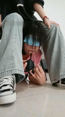 图片[5]_【爱可呀】开发学姐清理鞋子/奖励升水_绳艺库视频下载