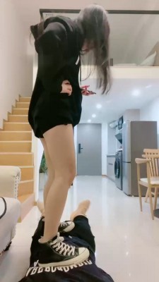 图片[7]_【甜一】高帮帆布鞋踩踏/吃口水/舔脏鞋/裸足插嘴_绳艺库视频下载