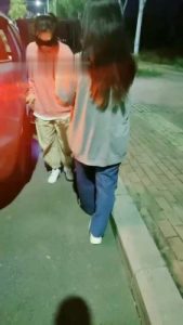 【小羊】户外车内开发闺蜜做狗_绳艺库视频下载