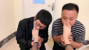 【孤傲女帝】双奴-舔脚/奴下奴抽耳光/sp/口水深喉/圣水_绳艺库视频下载