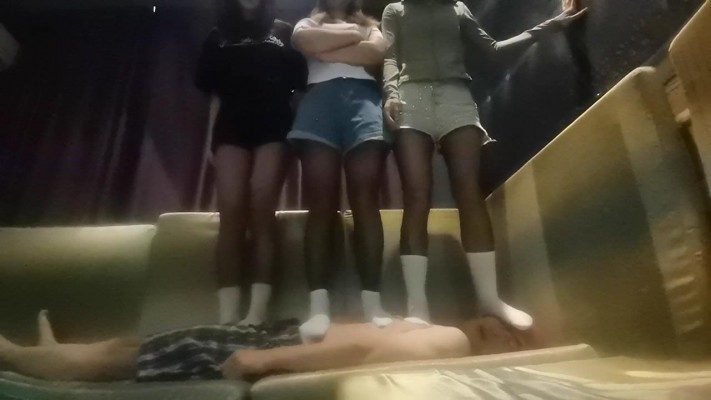图片[7]_6人白棉袜群体踩踏_绳艺库视频下载